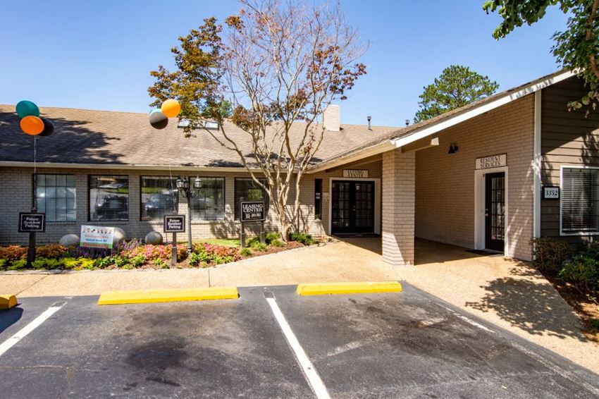 Barrington Hills Apartments, 3352 Chelsea Park Ln, Peachtree Corners